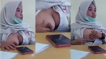 SMA Hijab Tobrut Pamer Tetek di Kelas Video by PornHub SMA Hijab Tobrut Pamer Tetek di Kelas Video by PornHub