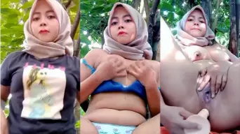 Ratih Hijab Sange Colmek di Kebun Video by IXXX