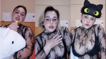 Live Show Host Toge Busana Transparan