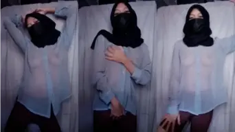 Hijab Binal Tocil Joget Striptis Video by TubeV