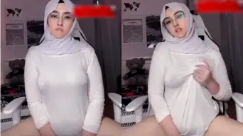 Viral BabyPanda Hijaber Colmek Dikursi Video by PornGo