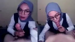 Cewek Hijab Suka Isep Kontol Video by Eporner Cewek Hijab Suka Isep Kontol Video by Eporner