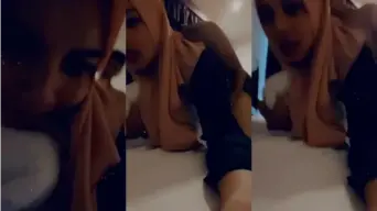 Cewek Hijab Ngewe Doggy di Hotel Video by BebasIndo